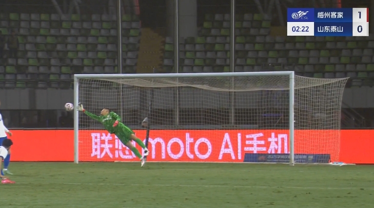 梅州开场2分钟1-0泰山!茹子楠不停球抽射世界波攻破王大雷大门
